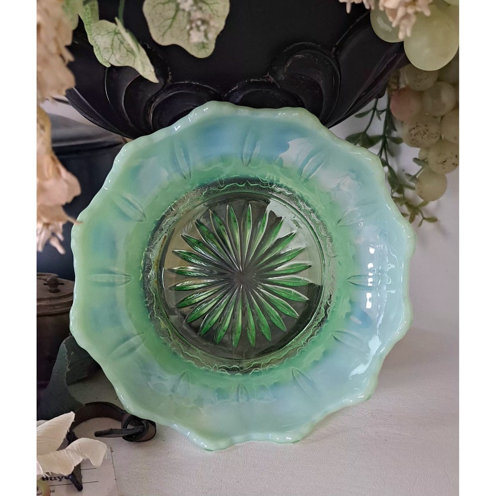 Jefferson Company IRIS W/Meander Green Opalescent Fleur-de-Lis Scrolled Plate